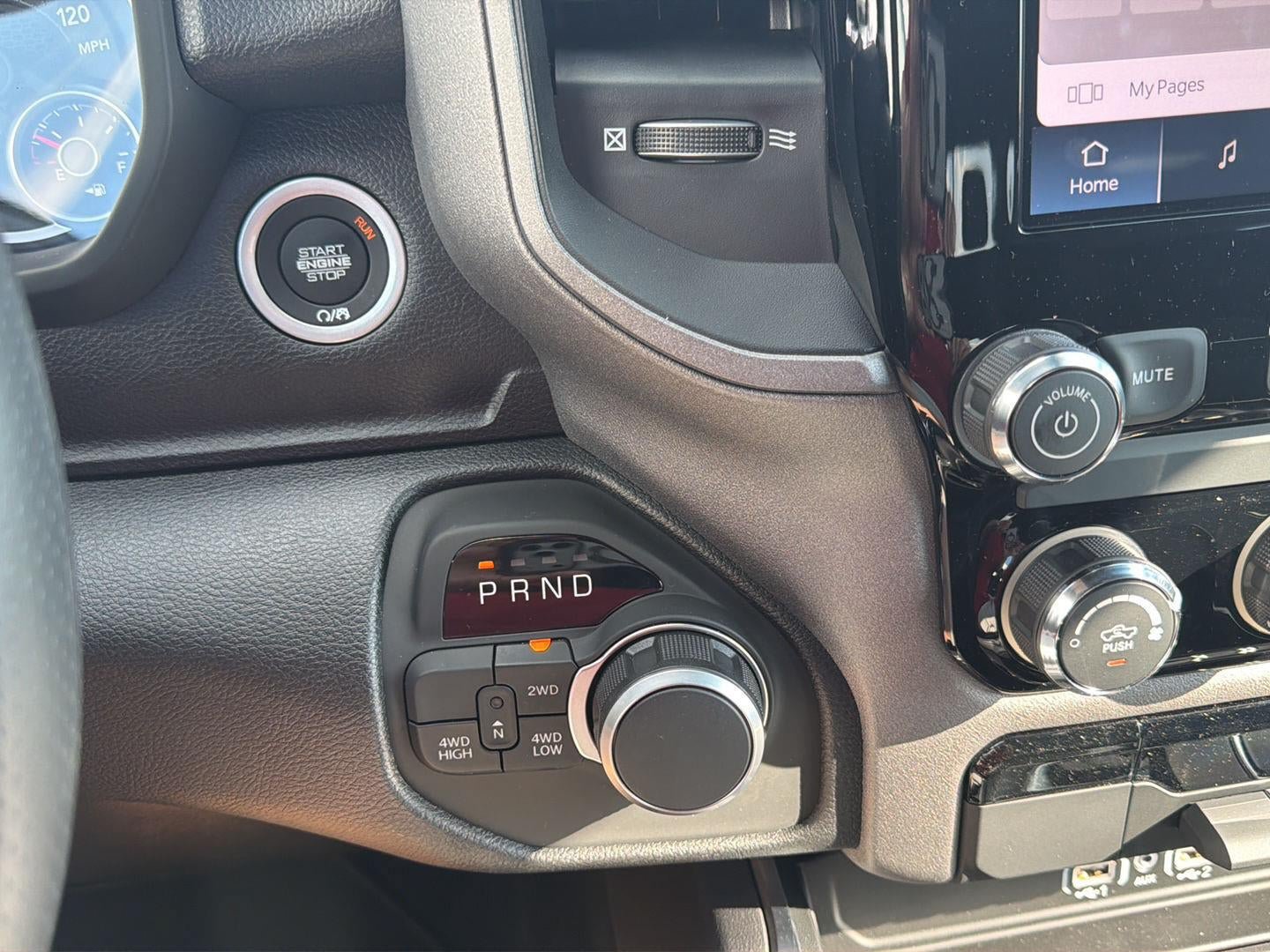 New 2027 RAM 1500 Express AWD/4WD image 9