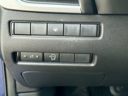 Used 2023 Nissan Rogue SV AWD/4WD image 9