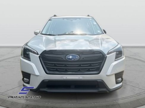 Used 2022 Subaru Forester Premium image 2