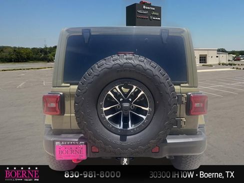 Used 2025 Jeep Wrangler Unlimited Rubicon AWD/4WD image 11