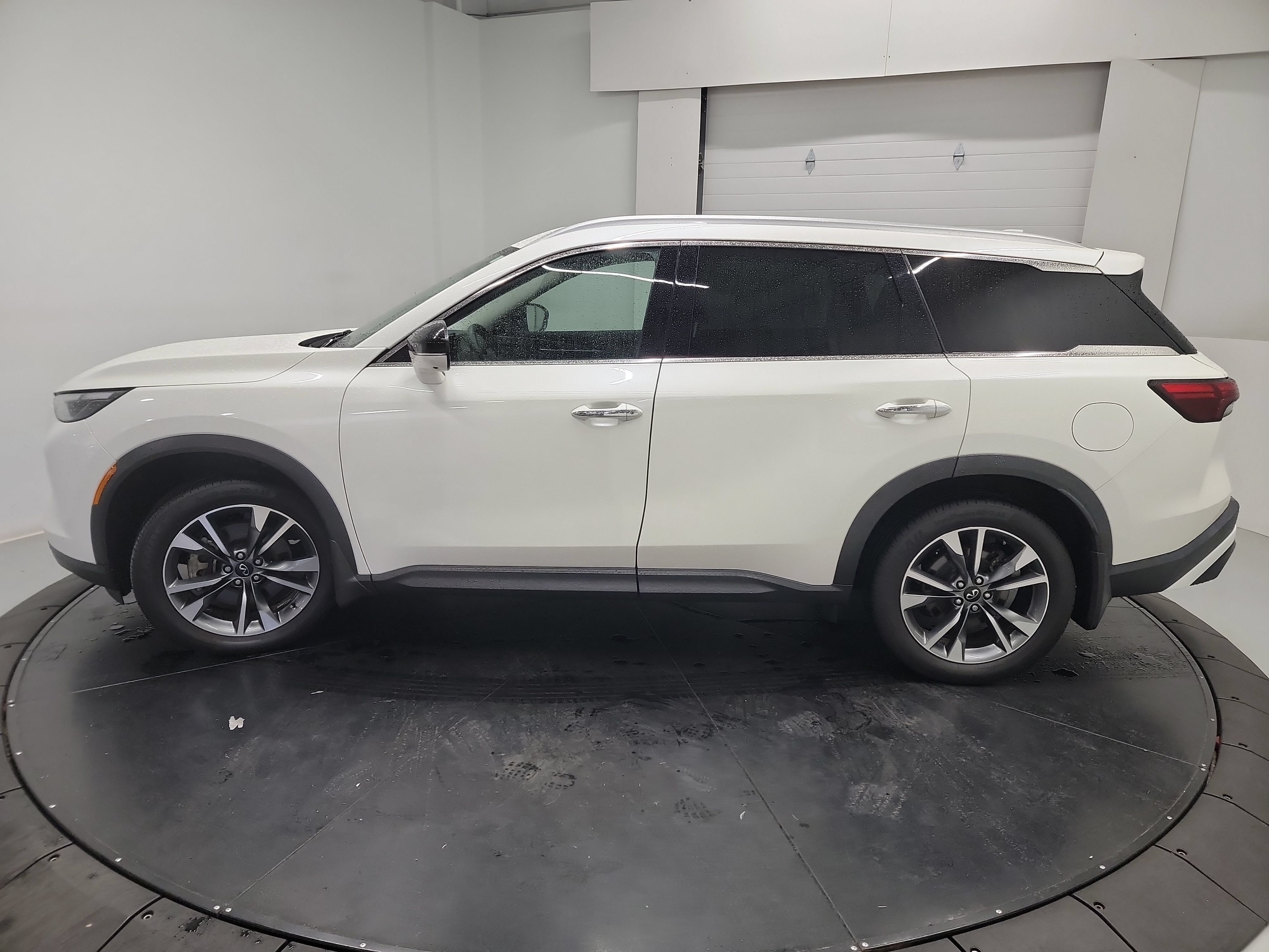 Used 2023 INFINITI QX60 Luxe w/ Cargo Package AWD/4WD image 4