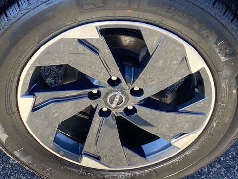 Used 2024 Nissan Rogue SV image 30