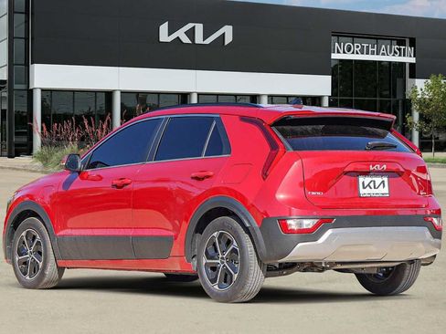 Certified 2025 Kia Niro EX image 5