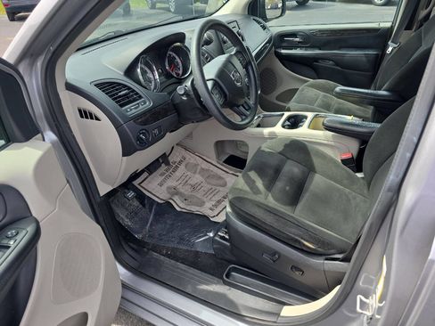 Used 2015 Dodge Grand Caravan SXT FWD image 10