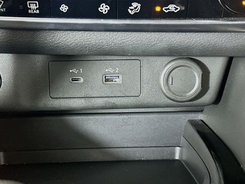 Used 2023 Nissan Rogue SV image 25