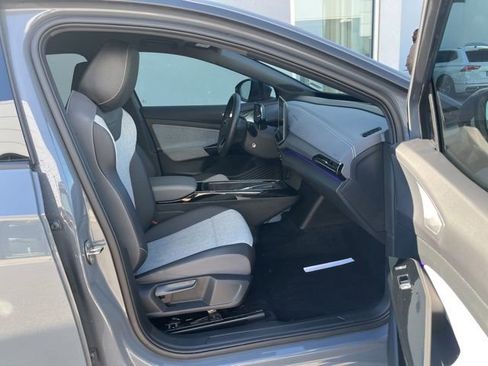 Certified 2025 Volkswagen ID.4 Pro image 34
