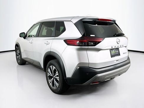 Used 2023 Nissan Rogue SV image 5