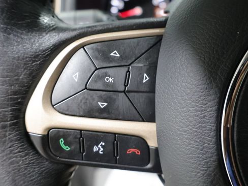 Used 2017 Jeep Renegade Latitude FWD image 35