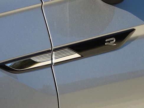 Used 2022 Volkswagen Tiguan SE R-Line image 7