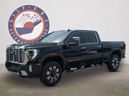 Used 2025 GMC Sierra 2500 Denali AWD/4WD image 2