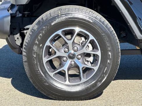 New 2025 Jeep Gladiator Sport AWD/4WD image 25