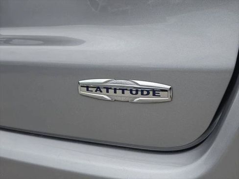 Certified 2022 Jeep Compass Latitude w/ Convenience Group FWD image 10