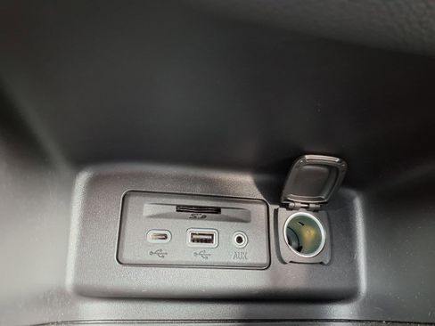 Used 2024 Chevrolet Equinox Premier image 6