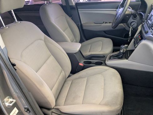 Used 2017 Hyundai Elantra SE FWD image 22