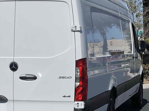 Used 2022 Mercedes-Benz Sprinter 2500 image 48