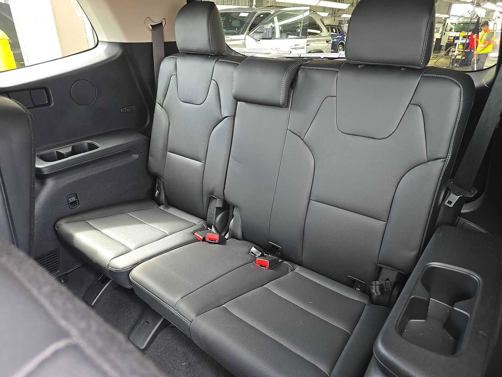 Used 2024 Kia Telluride EX w/ EX Captain's Chair Package AWD/4WD image 18