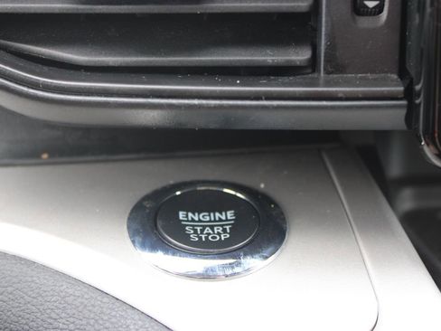 Used 2023 Ford Explorer XLT AWD/4WD image 37