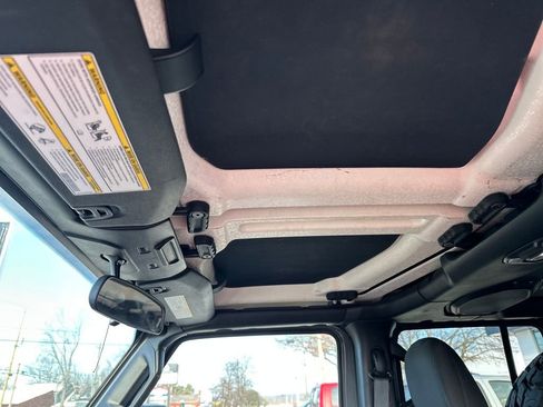 Used 2018 Jeep Wrangler Unlimited Sport S image 17