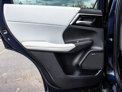 New 2025 Mitsubishi Outlander SE image 11