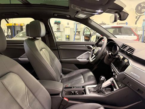 Used 2024 Audi Q3 2.0T Premium w/ Convenience Package AWD/4WD image 30