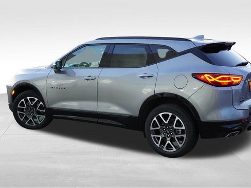 Certified 2025 Chevrolet Blazer RS image 9