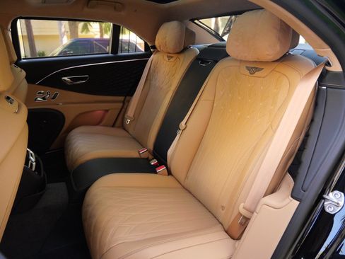 Used 2026 Bentley Flying Spur Azure AWD/4WD image 22