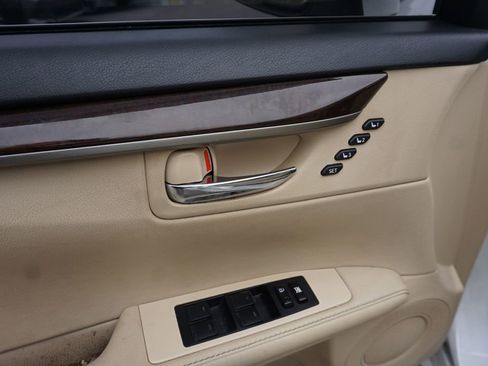 Used 2015 Lexus ES 350 w/ Luxury Package image 3