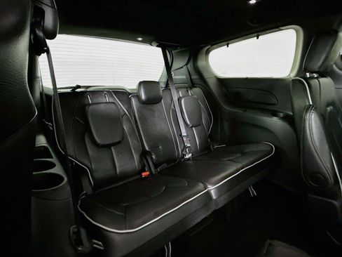 Used 2025 Chrysler Pacifica Limited FWD image 38