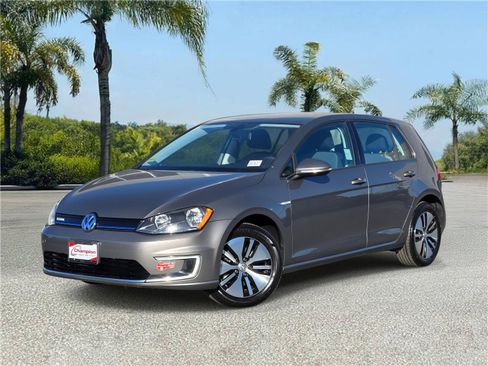 Used 2016 Volkswagen e-Golf SE w/ DC Fast Charging Package image 1