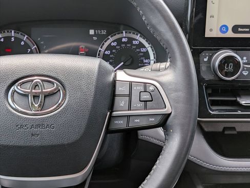 Used 2023 Toyota Highlander XLE FWD image 15