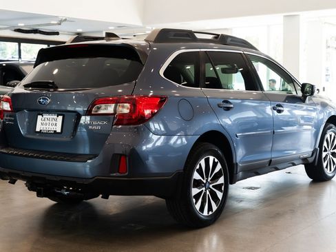 Used 2017 Subaru Outback 3.6R Limited AWD/4WD image 4