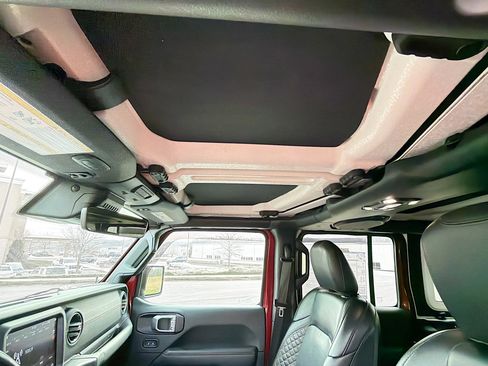 Used 2021 Jeep Wrangler Unlimited Sahara image 15