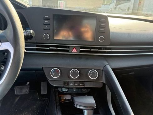 Certified 2021 Hyundai Elantra SE FWD image 9