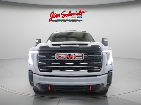 Used 2025 GMC Sierra 2500 AT4 w/ Technology Package AWD/4WD image 3