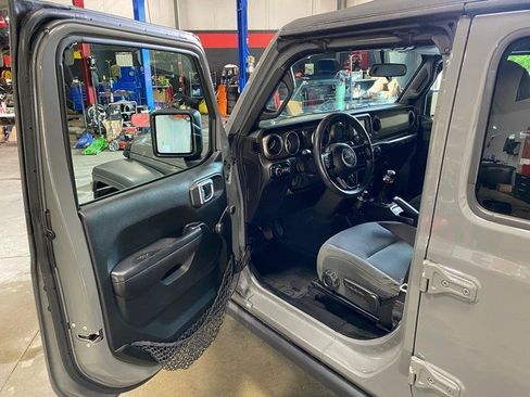 Used 2018 Jeep Wrangler Unlimited Sport AWD/4WD image 9