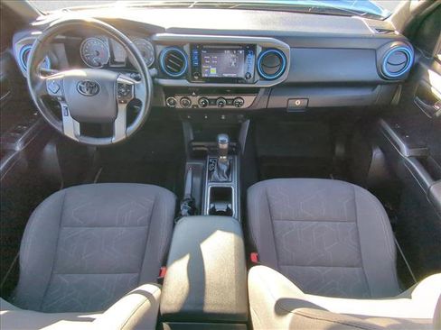 Used 2017 Toyota Tacoma TRD Sport w/ Tow Package (A/T) image 21