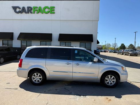 Used 2011 Chrysler Town & Country Touring w/ Entertainment Group #1 image 18