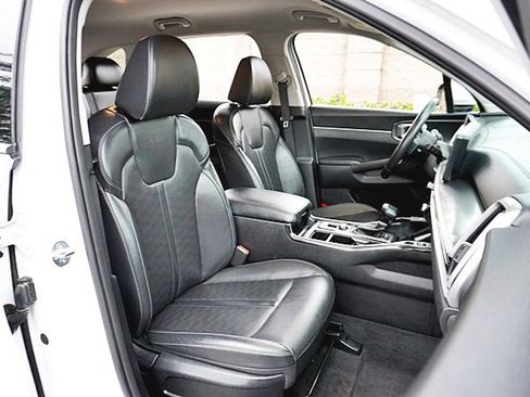 Used 2024 Kia Sorento S image 12