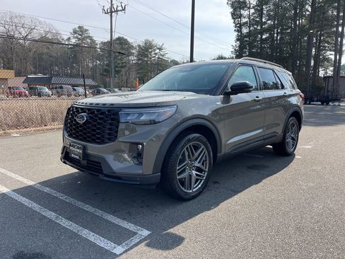 New 2026 Ford Explorer ST-Line w/ ST-Line Street Pack image 2