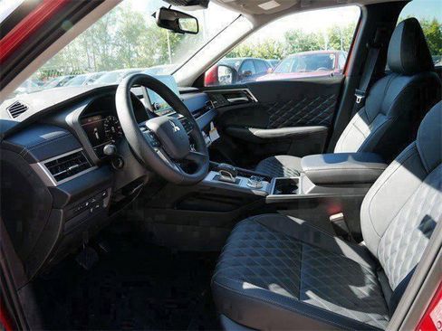 New 2025 Mitsubishi Outlander SEL image 4