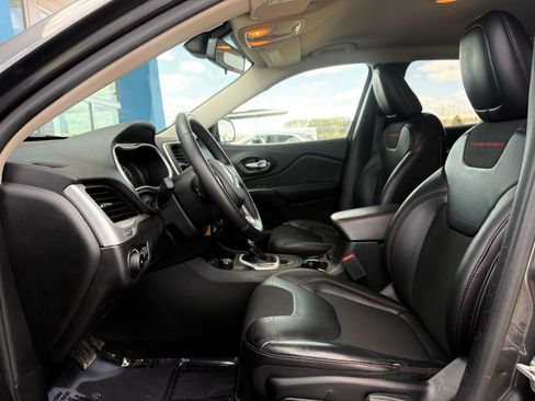 Used 2016 Jeep Cherokee Trailhawk image 19