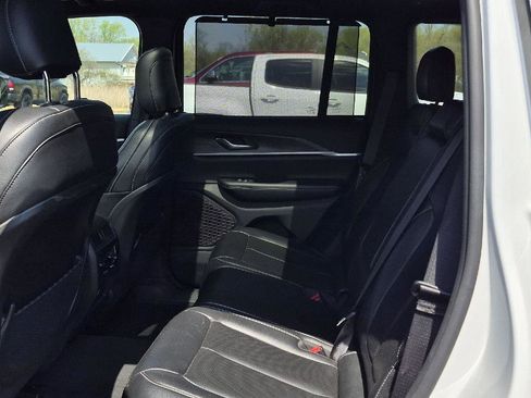 Used 2024 Jeep Grand Cherokee Limited w/ Luxury Tech Group II image 6