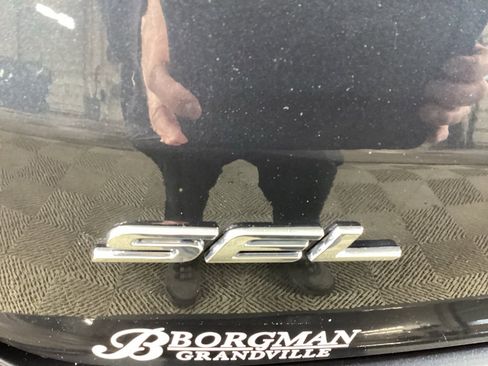 Used 2024 Ford Edge SEL w/ Convenience Package image 33