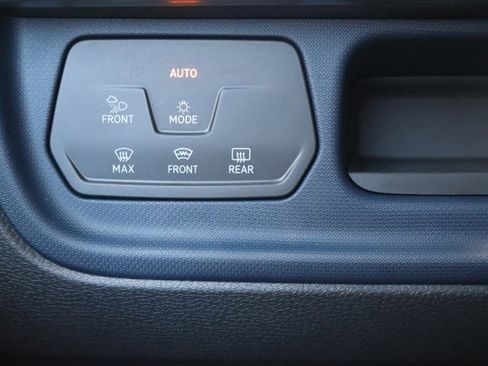 Used 2025 Volkswagen ID. Buzz Pro S Plus image 28