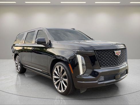 Used 2025 Cadillac Escalade ESV Premium Luxury w/ Touring Package AWD/4WD image 9