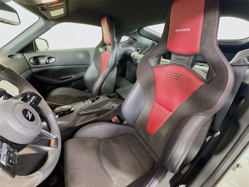 Used 2025 Nissan Z NISMO w/ Floor Mat Package RWD image 2
