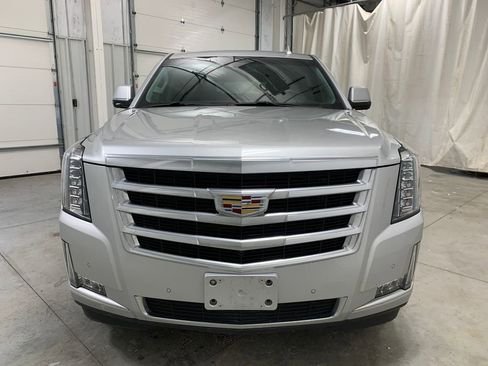 Used 2016 Cadillac Escalade Luxury image 32