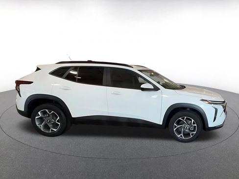 Used 2025 Chevrolet Trax LT w/ LT Convenience Package FWD image 15