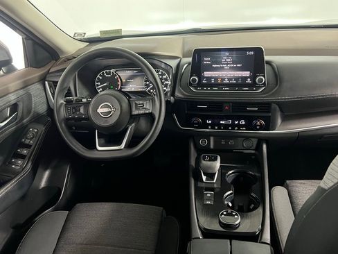 Used 2023 Nissan Rogue SV image 14