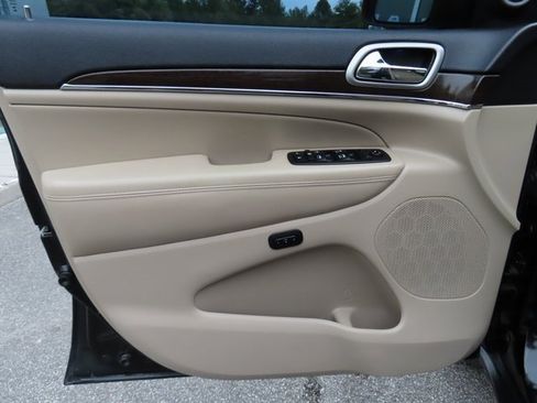 Used 2018 Jeep Grand Cherokee Limited w/ Luxury Group II image 27